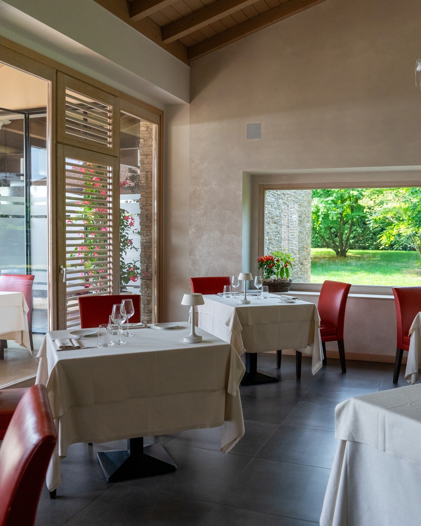 La sala di Al Gallione affacciata sul giardino
