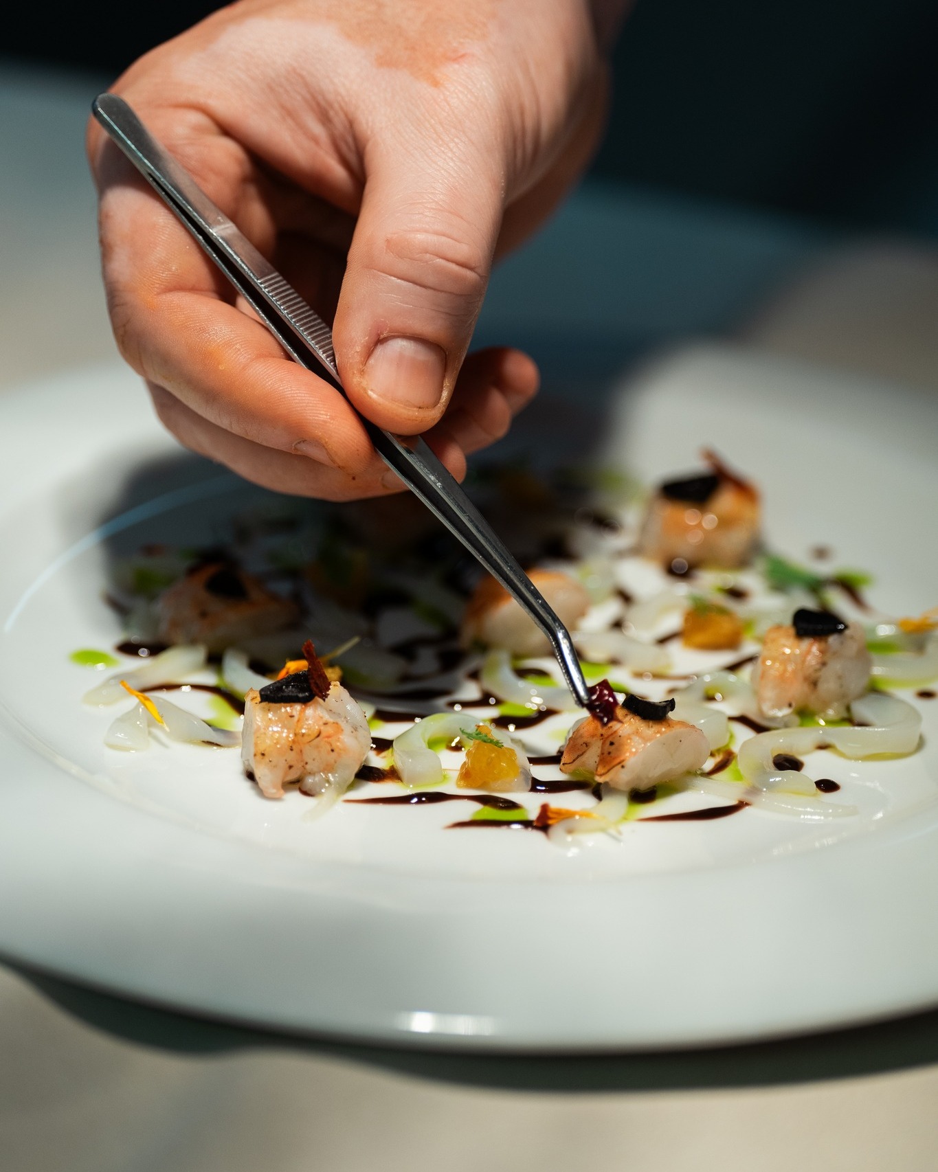 La cura dello chef nell'impiattamento